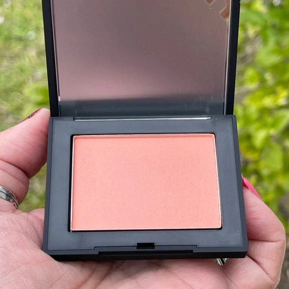 NARS Powder Blush In Gina (Matte Tangerine) - Picture 9 of 16